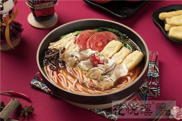 花悦溪：一碗辣爽劲道的双椒牛肉米线是怎样炼成的？