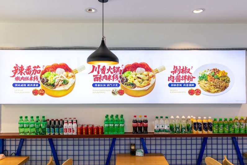 花悦溪来了：用一台AI烹饪机，重新定义米线店